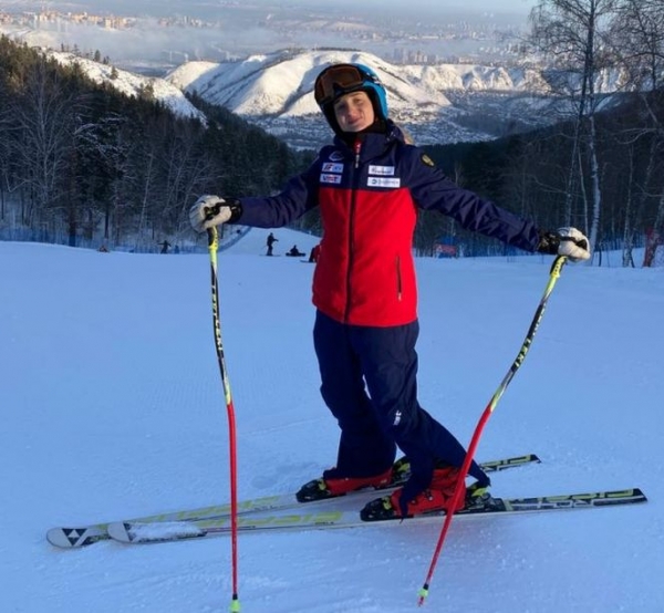 11-классница АУОР Вероника Цупикова – победительница и серебряный призёр первенства Сибирского федерального округа по горнолыжному спорту.